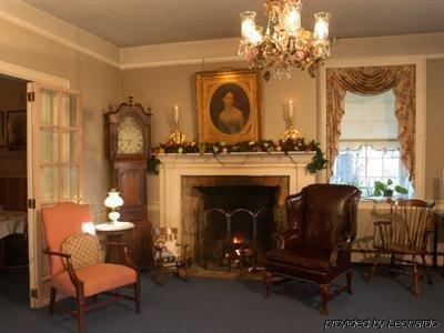 The Fairfield Inn 1757 내부 사진